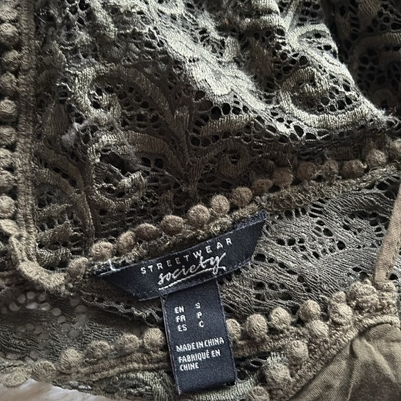 Streetwear Society Green Lace Trim Romper Size Small | Boho | Adjustable Straps| - Picture 6 of 7